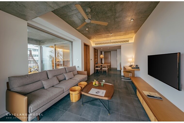 One Bedroom Luxury Ocean Front Apartment with Balcony (Phong Ba)